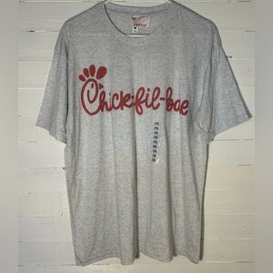 NWT Fleurty Girl Chick-Fil-Bae T-shirt, gray and red, unisex size XL.